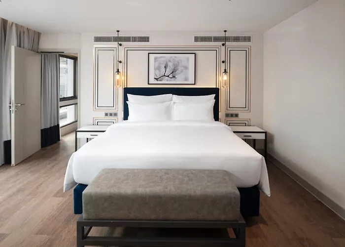 Radisson Chateau De Hotel 4*