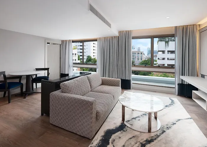 Radisson Chateau De Hotel 4*