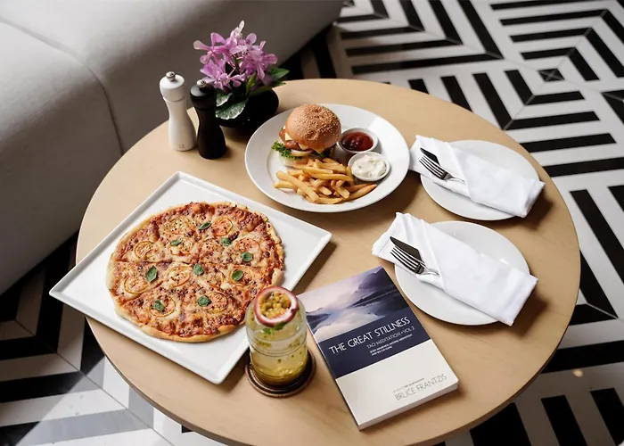 Radisson Chateau De Hotel 4*