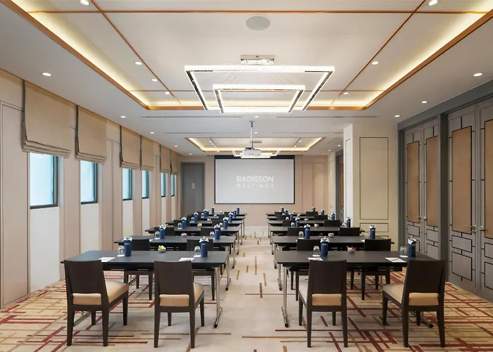 Radisson Chateau De Hotel 4*