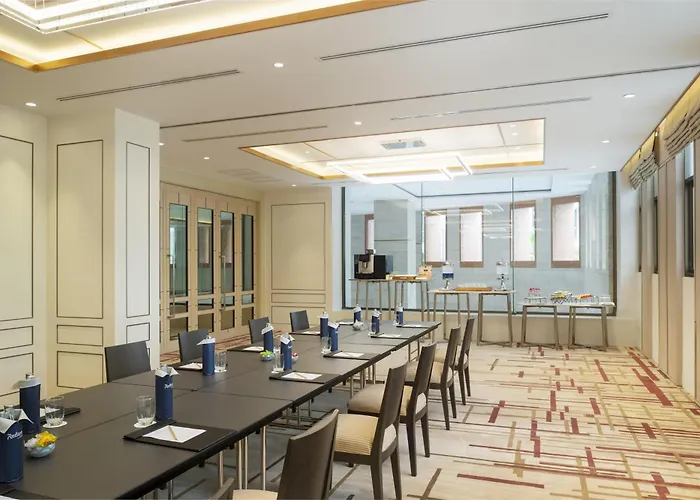 Radisson Chateau De Hotel 4*