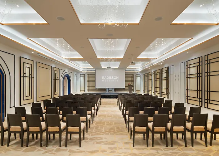 Radisson Chateau De Hotel 4*